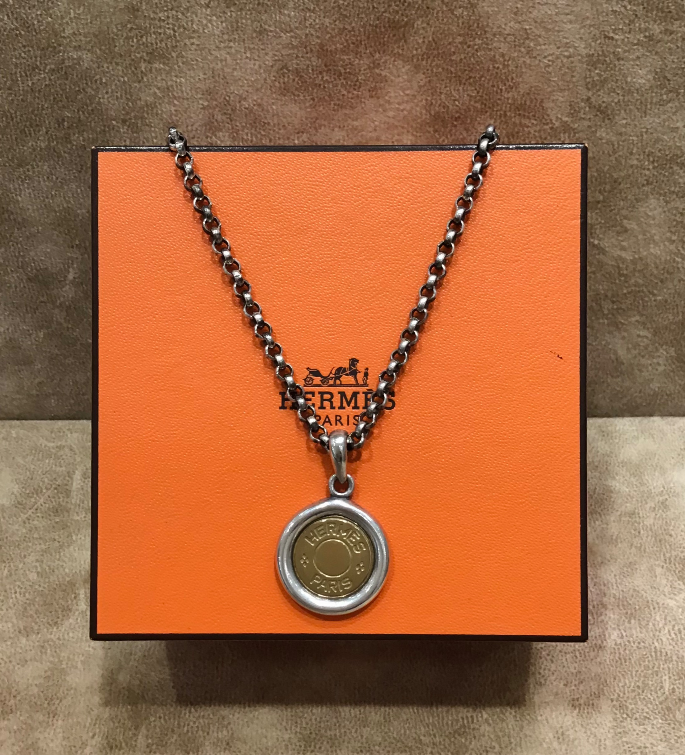 希少HERMES リボンタンクトップ イタリア製 HERMES(エルメス) タンクトップ(レディース) - ブランド通販のBUYMA