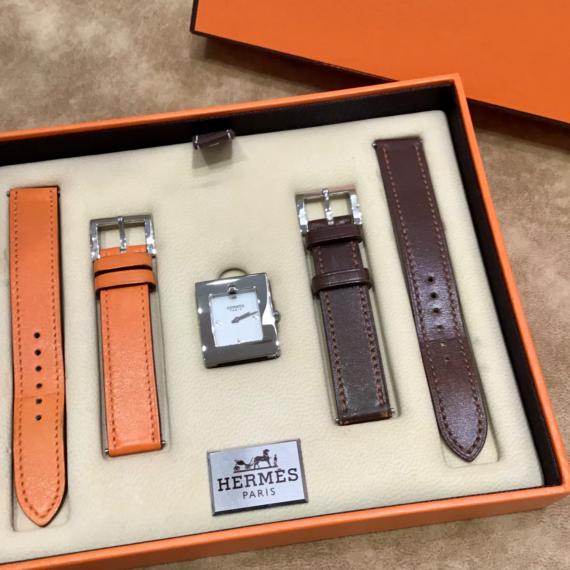希少美品✨HERMES HGuillocheeベルト90 D刻印 HERMES エルメス Hロゴ ◯Z刻印入り レディースベルト ゴールド
