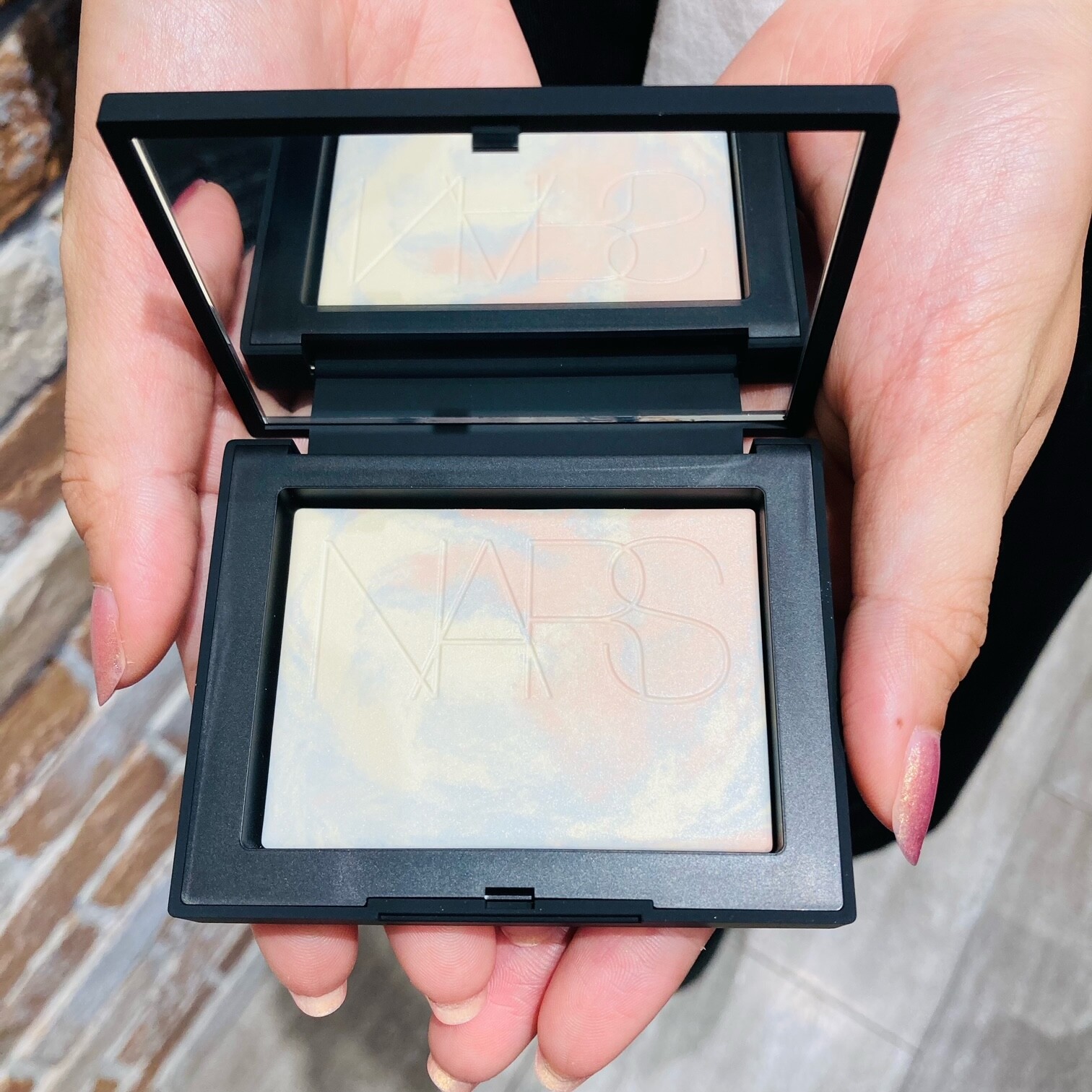 8月18日(金)発売！【NARS】ライトリフレクティングプリズマティック