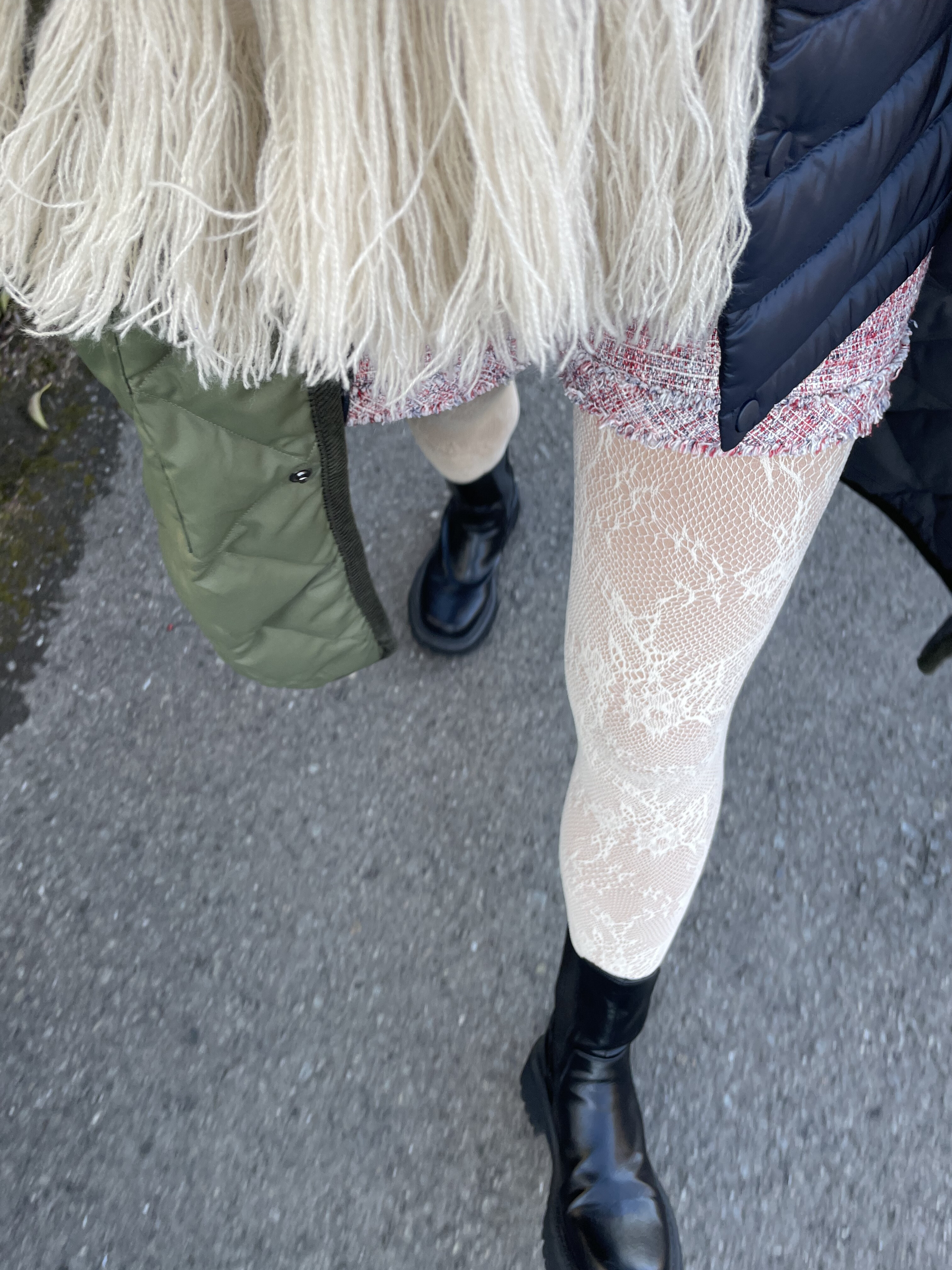 レーシーフラワー ラッセルタイツ🪻 │靴下屋 │ ショップブログ │ JR