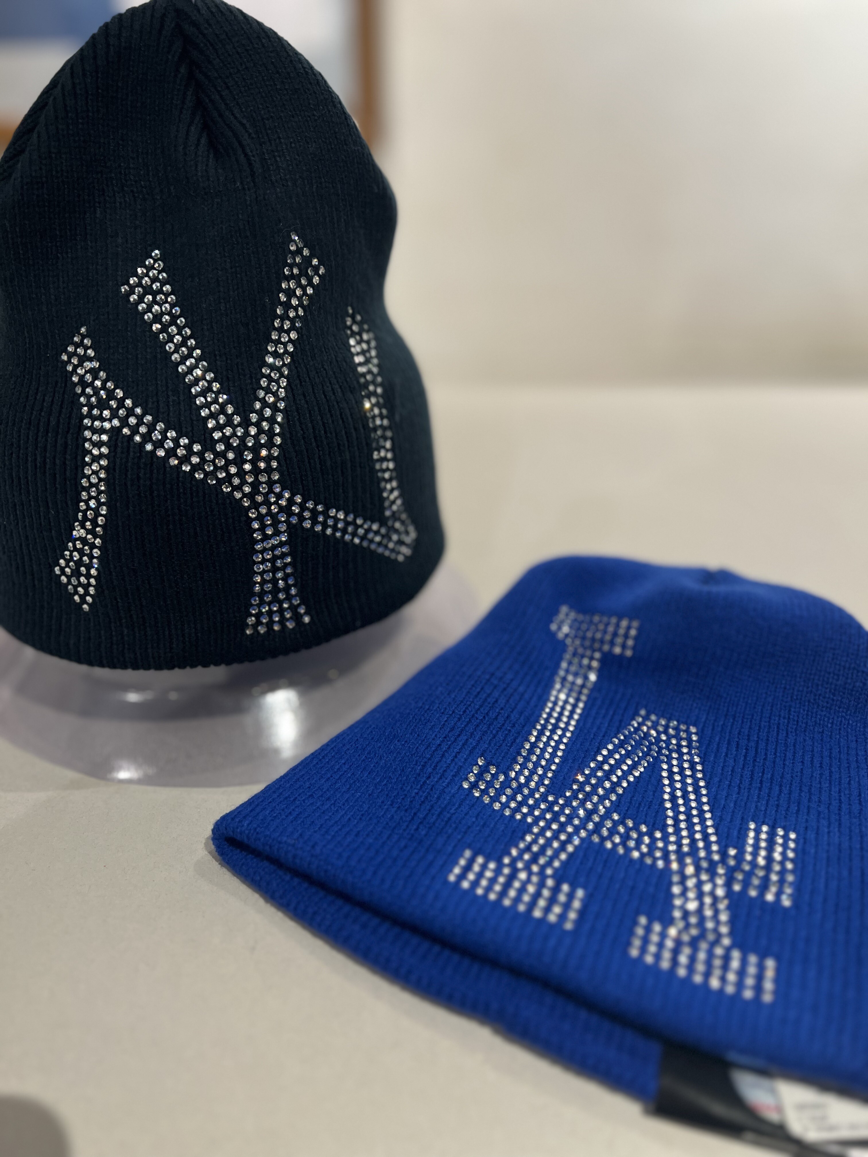 NEWERA】ベーシック ビーニー Rhinestone ラインストーン ビッグロゴ