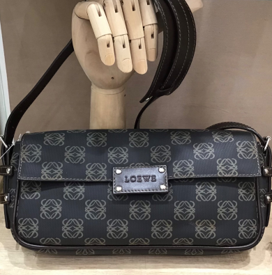 【ヴィンテージ】LOEWEバッグをご紹介！