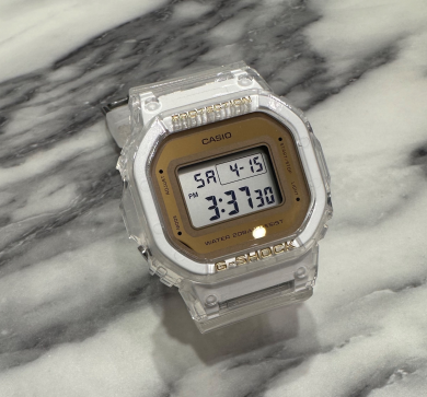 【G-SHOCK】新作モデルはスケルトン×ゴールドで爽やかに
