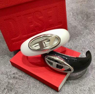 【DIESEL】存在感のあるバングルウォッチ！