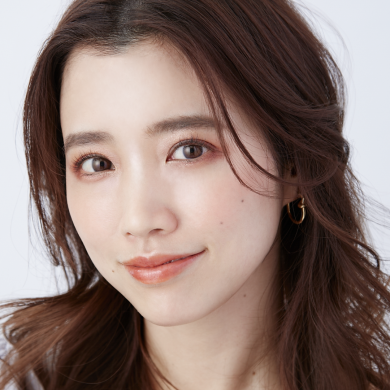 いつものメイクを変えてみませんか？！
