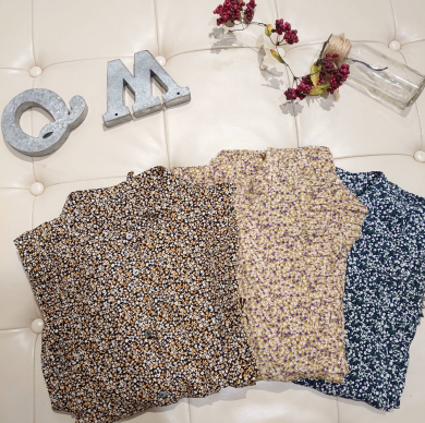 YOLOから小花柄ブラウスの入荷❣️