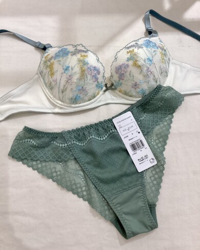 夏こそトライしたい🌻Tバックショーツ