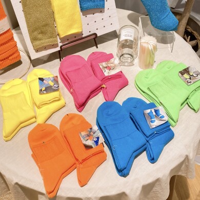 人気のネオンカラーのショートソックスが入荷💚💙
