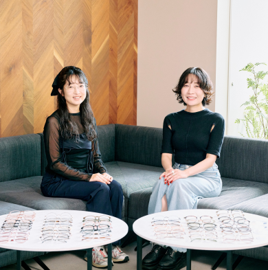 その日のメイクに、メガネという新発想。