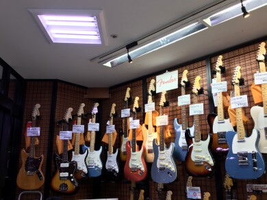 Fenderのエレキが大量に入荷しました！