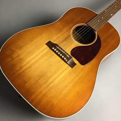 GibsonのJ-45 Heritage Cherry Sunburstカラーあります！！