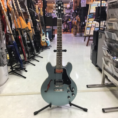 女性にもオススメ　小ぶりなセミアコ入荷！