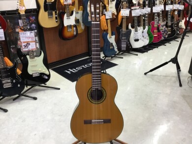 女性にオススメ　中古クラシックギター入荷！
