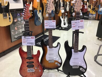 お買い得！　入門用 中古のエレキギターあります。