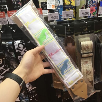フェンダーのカラフルなストラップ！