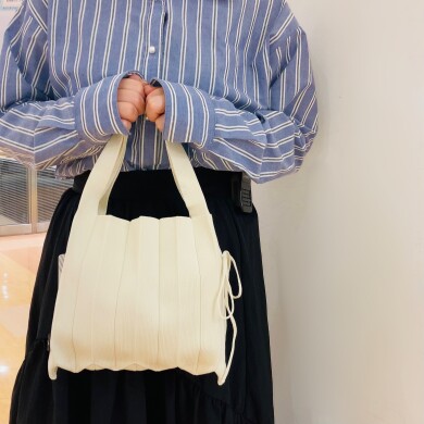 【NEW】トレンドのニットトート🧡🤍