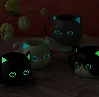 【NEW】暗闇で驚く😱！？目と耳が光る猫モチーフのマグカップ🐈‍⬛🎃