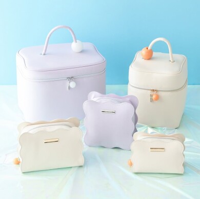 【SALE】波のようなウェーブの形状が可愛い🩷メイクポーチ💄✨