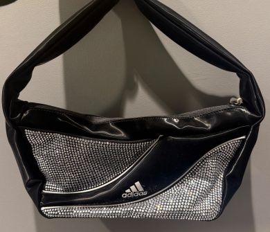 adidas ラインストーン バッグ 👜✨✨☘️