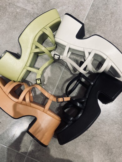 トレンド✨サンダル👡✨🖤🤍💚🧡