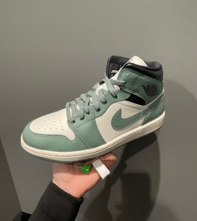 JORDAN 1 MID ✨