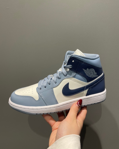 AIR JORDAN 1MID😗👍