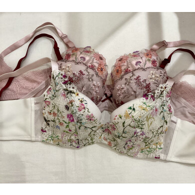 バレンタインシーズンに🩷ピンクの下着集めました☺️