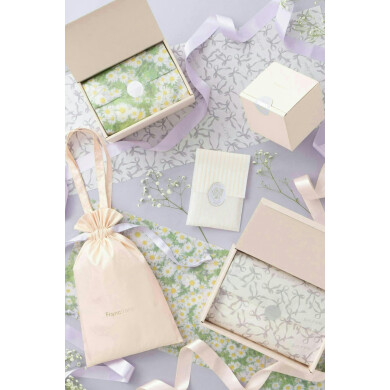 【NEW】 ギフトラッピングとショッピングバッグのデザインが変わりました𓏸𓈒 𓂃🌼‎ꫂ᭪݁.*