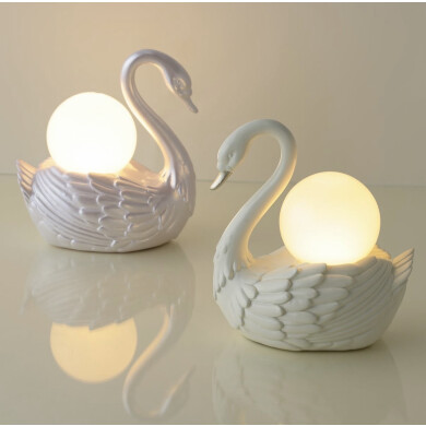 【NEW】エレガントなスワンモチーフのテーブルランプが新登場🦢🫧