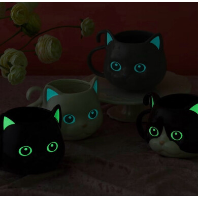 【NEW】暗闇で驚く😱！？目と耳が光る猫モチーフのマグカップ🐈‍⬛🎃
