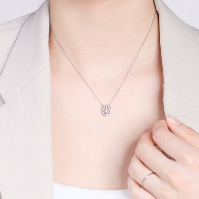 プラチナ ダイヤモンド 馬蹄 ネックレス