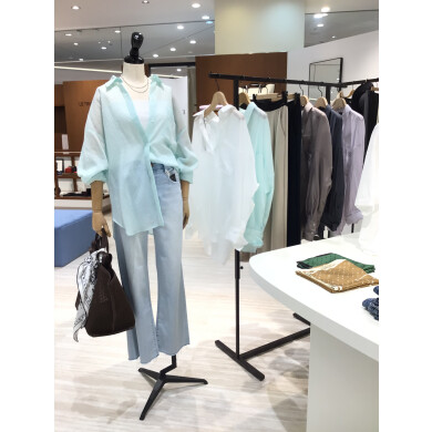 バックツイストシアーシャツ