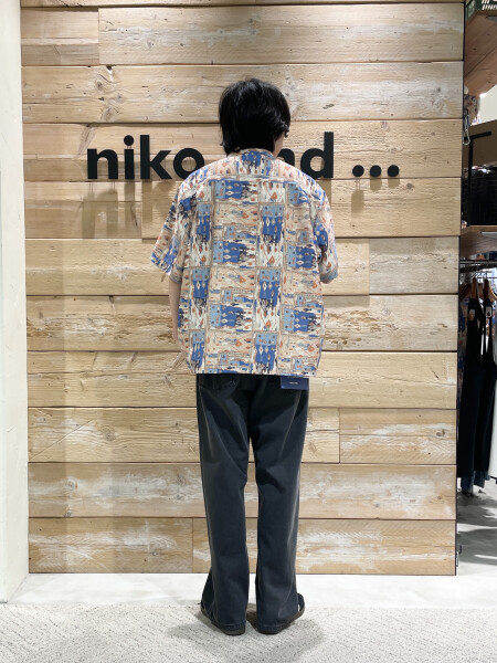 夏といえばやっぱり柄シャツ