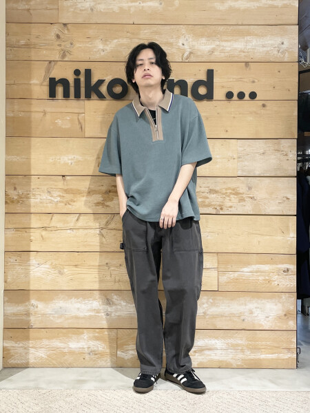 一枚で様になるジップポロシャツコーデ