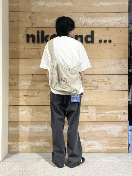 ラフなシンプルTシャツコーデ