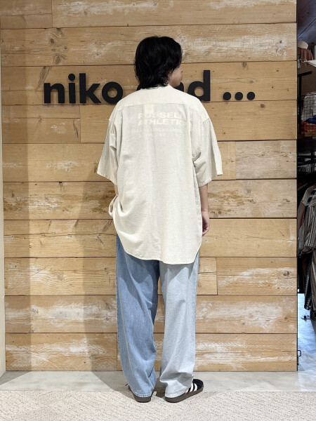 シャツでカジュアルコーデ