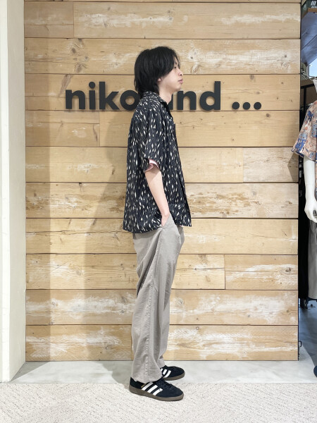 夏らしい総柄シャツコーデ