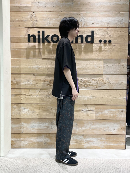黒と紫で雰囲気バッチリ