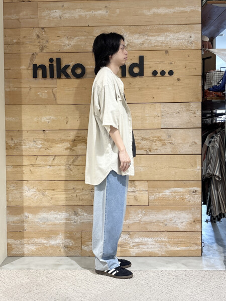 シャツでカジュアルコーデ