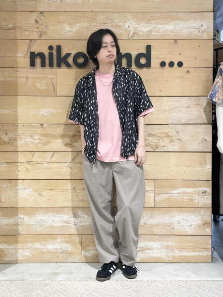 夏らしい総柄シャツコーデ