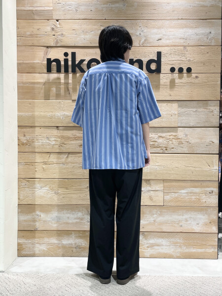 青ストライプと黒スラックス🟦