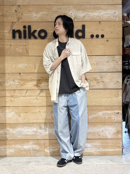 シャツでカジュアルコーデ